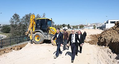 Çayırova'da Kent Park ve Fatih Sultan Mehmet Parkı'ndaki revizyon çalışmalarına yakın mercek