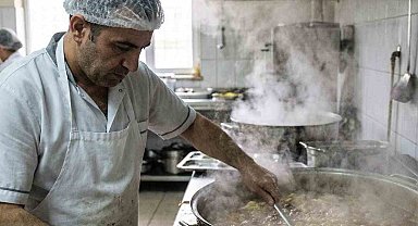 Çelebi; "Okul yemekhanelerinde alınmayan tedbirlerin bedelini öğrenciler ödemesin"