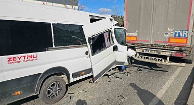 Çerkezköy'de işçi servisi tıra çarptı: 1'i ağır 4 yaralı