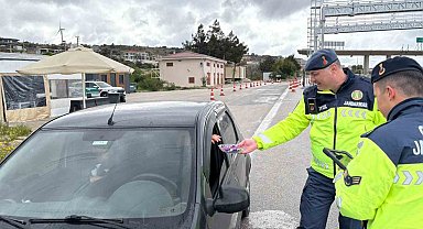Çeşme'de jandarmadan anlamlı bayram jesti