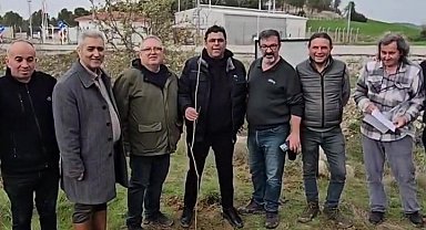 CHP'li başkandan galoşlu fidan dikimi