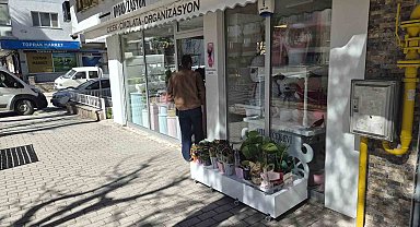 Çiçek hırsızlığına esnaftan 'ince' sitem: "İsteseydi hediye ederdik"