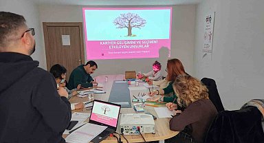 Çiftler saygılı bir evliliğe, aileler çocuklarını görmeye ve duymaya hazırlanıyor