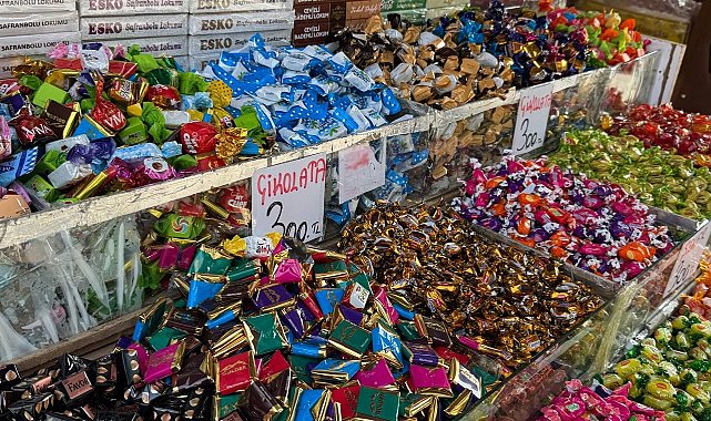 Çikolata ve şekerlemeler tezgahları şenlendirdi