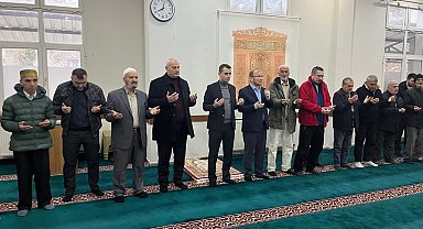 Çilimli'de bayram coşkusu yaşandı dualar edildi bayramlaşıldı