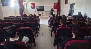 Çine'de öğrencilere cami ve hayat temalı konferans verildi