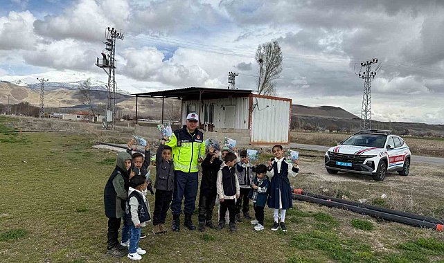 Çocukların bayram harçlıkları jandarmadan