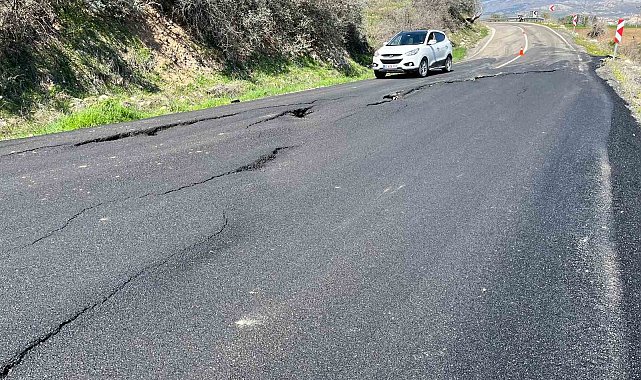 Çökmelerin olduğu yol kazalara davetiye çıkarıyor