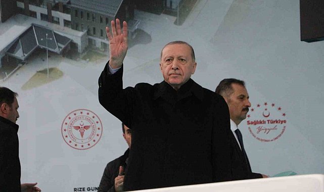 Cumhurbaşkanı Erdoğan: "Etrafımızda füzeler uçuşuyor ama ana muhalefetin umurunda bile değil"