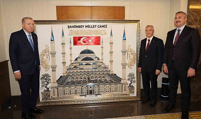 Cumhurbaşkanı Erdoğan'a Tahmazoğlu'ndan anlamlı hediye