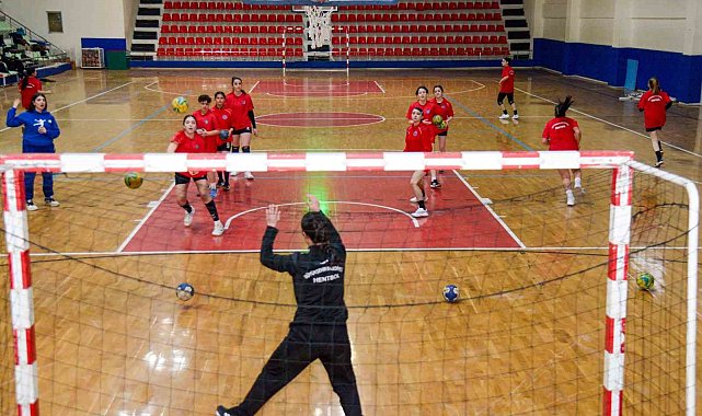 DBB Kadın Hentbol Takımı 1. Lig yolunda