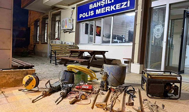 Define için 6 metrelik kuyu kaza kazan 4 şüpheli suçüstü yakalandı