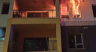 Defne'de apartman dairesinden alevler yükseldi