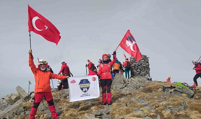 Demircili dağcılar Kaz Dağlarına tırmandı