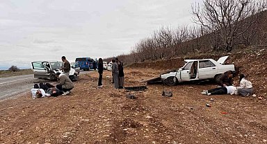 Denizli'de iki ayrı trafik kazasında 8 kişi yaralandı