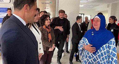 Deprem enkazından 4.günde kurtarılan kadın, 2 gün önce anahtarını teslim aldığı yeni yuvası için göz yaşları içerisinde devlete teşekkür etti