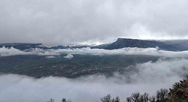Derecik'te sisli manzara mest etti