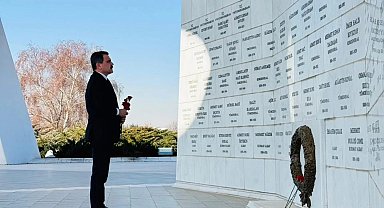 Devlet Büyükleri Anıt Mezarlığı'nda Anma Programı Gerçekleştirildi
