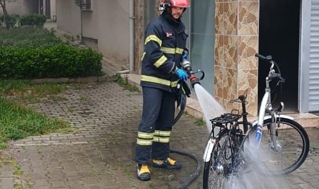 Devrek'te garaja park edilen elektrikli bisiklet yandı