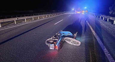 Devrilen motosikletin sürücüsü hayatını kaybetti