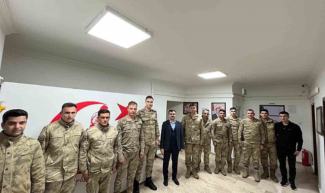 Dicle Kaymakamı Atış, askerle iftarda bir araya geldi