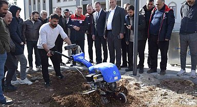 Dicle'de modern bağcılığa yönelik çiftçilere tarım aletleri dağıtıldı