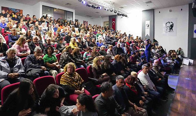 Didim'deki tiyatro oyununa ilgi yoğun oldu