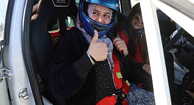 Dimili kadınlardan copilot deneyimi