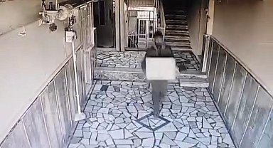 Diyarbakır'da garip hırsızlık girişimi: Önce çaldı, sonra geri bırakıp kameraya 'karışmadım' el işaretini yaptı