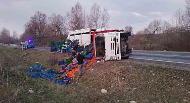 Domaniç'te kamyonet takla attı: 2 yaralı