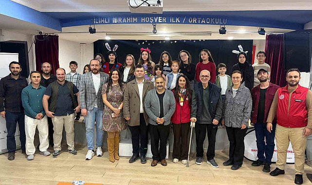 Dünya Tiyatrolar Günü'nde "Plastik Rüyalar" sahnelendi