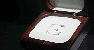 Dünyanın en küçük kitabı ve en hafif kâğıdı EÜ'de sergileniyor