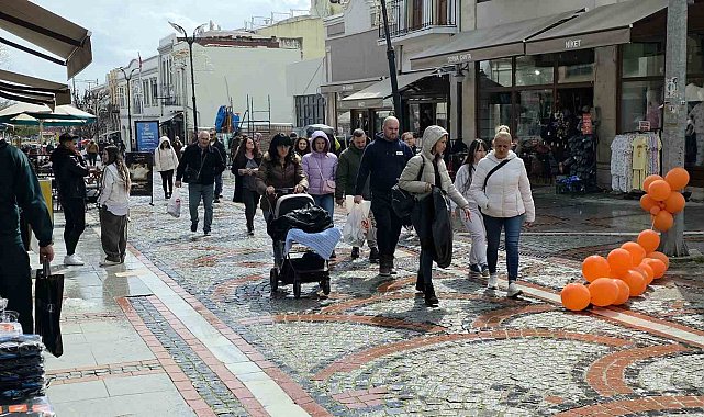 Edirne'de yağmura rağmen alışveriş yoğunluğu
