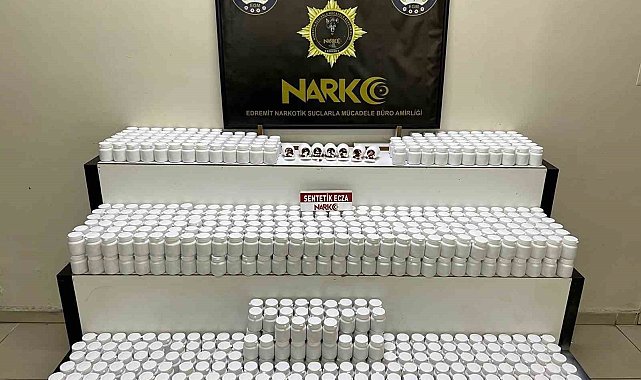 Edremit'te araçta 42 bin 600 sentetik ecza ele geçirildi