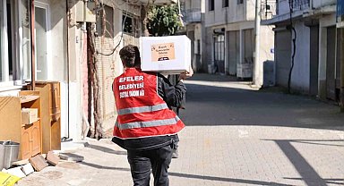 Efeler'in 'Kardeş Eli' Ramazan'ın bereketini hanelere taşıyor