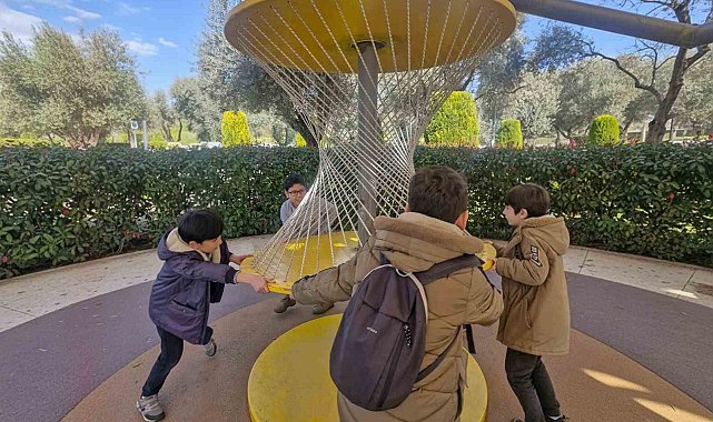 Efeler'in bilim parkı miniklere yol gösteriyor