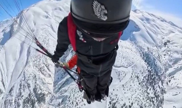 Ekstrem sporcu Koçak, Erzincan'da wingsuit ve paraşütle 500 metreden atladı