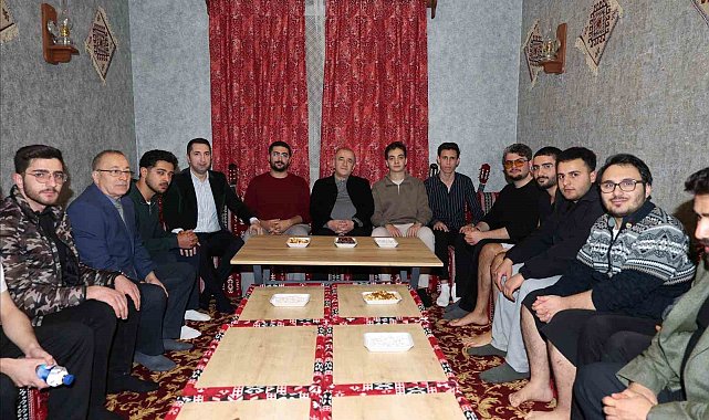 Elazığ Valisi Hatipoğlu, iftarda gençlerle buluştu