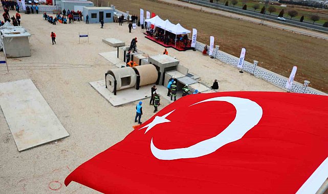 Elazığ'da eğitim parkuru hizmete açıldı, ilk deprem tatbikatı yapıldı