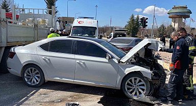 Elazığ'da otomobiller çarpıştı: 6 yaralı