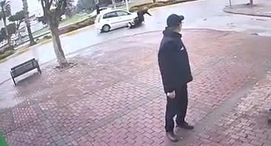 Elektrikli bisiklet sürücüsünü yola savuran kaza kamerada