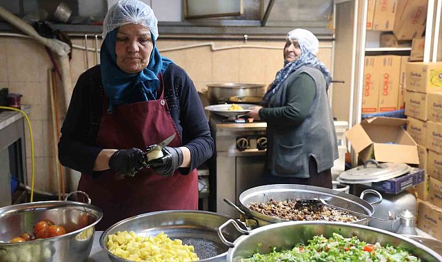 Emekli Sema öğretmen aşevinde engelli ve kimsesizlere "anne" oldu
