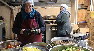 Emekli Sema öğretmen aşevinde engelli ve kimsesizlere "anne" oldu