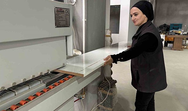 Enkazdan atölyeye bir hayat mücadelesi: İki çocuk annesi mobilyaya şekil veriyor