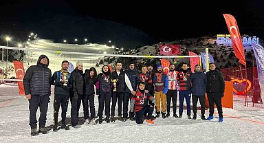 Ergan Dağı'nda kurumlar arası kar voleybolu turnuvası tamamlandı