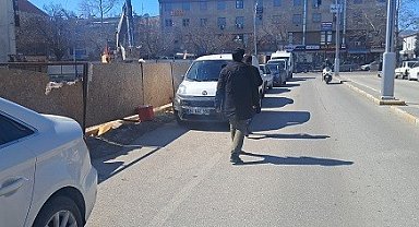 Erzincan'da inşaat çalışmaları yayaları tehlikeye atıyor
