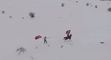Erzincan'ın beyaz örtüsünde farklı snowboard deneyimi
