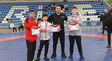 Erzincanlı yıldız güreşçilerden Rize'de üç şampiyonluk