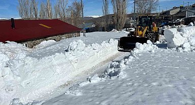 Erzurum'da karla mücadele devam ediyor