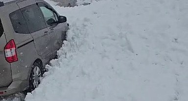 Erzurum'da yola çığ düştü
